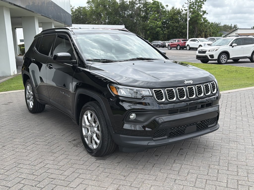 Used 2024 Jeep Compass Latitude AWD/4WD image 7