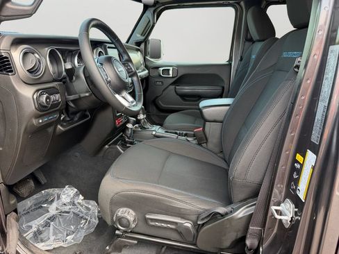 Used 2022 Jeep Wrangler Unlimited Rubicon 4xe w/ Cold Weather Group AWD/4WD image 16