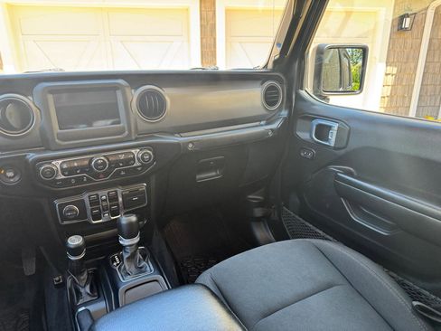 Used 2021 Jeep Gladiator Sport AWD/4WD image 15