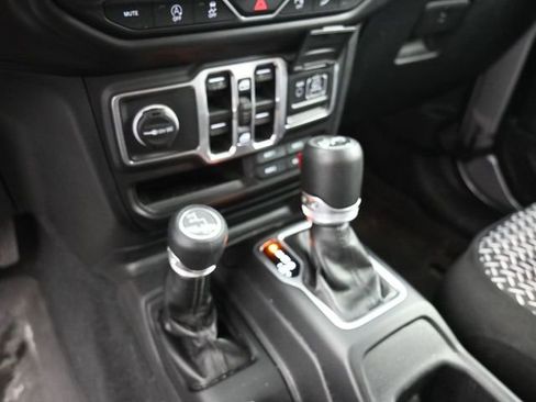 Used 2018 Jeep Wrangler Unlimited Sport S image 27