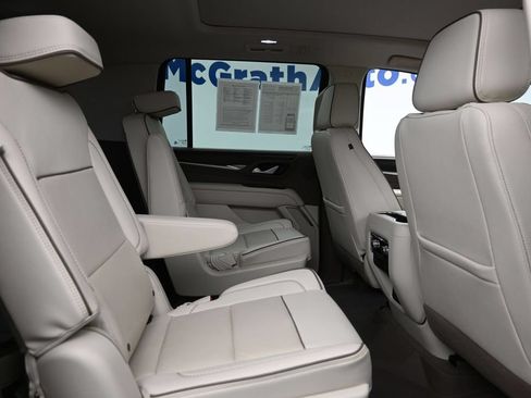Used 2022 GMC Yukon XL Denali AWD/4WD image 10