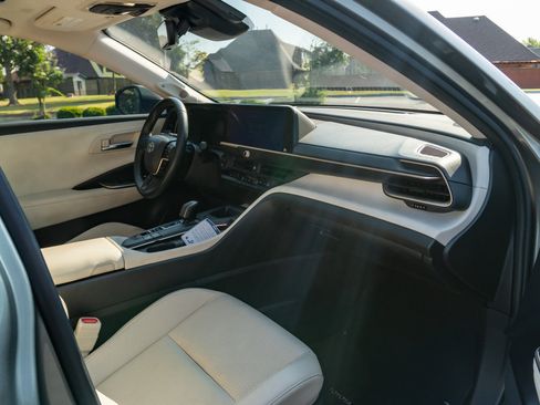 Used 2023 Toyota Crown AWD/4WD image 18