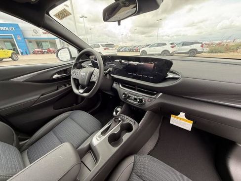 New 2026 Buick Envista Preferred FWD image 32