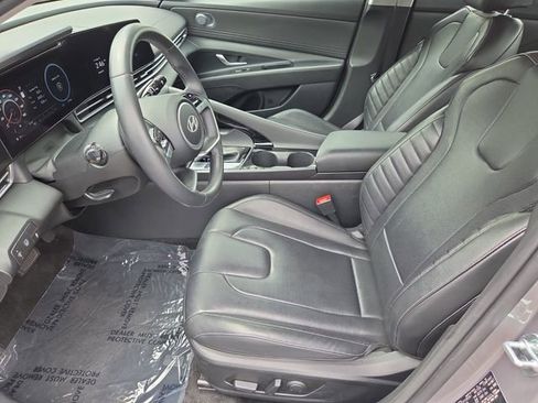 Used 2025 Hyundai Elantra Limited FWD image 10