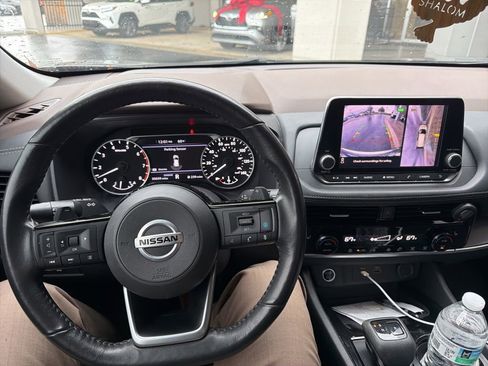 Used 2021 Nissan Rogue SV w/ Premium Package image 9