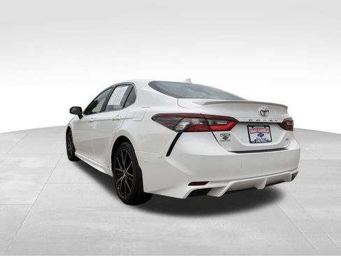 Used 2024 Toyota Camry SE w/ Cold Weather Package FWD image 5