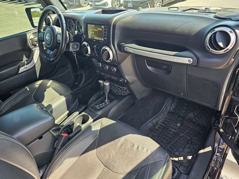 Used 2016 Jeep Wrangler Unlimited Sahara w/ Connectivity Group AWD/4WD image 17