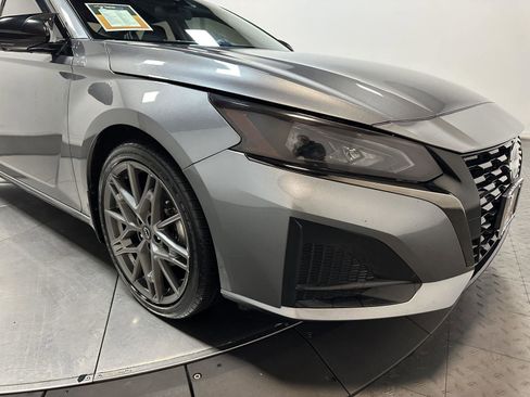 Used 2023 Nissan Altima 2.0 SR image 3