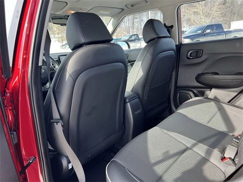 Used 2023 Hyundai Venue Limited image 16