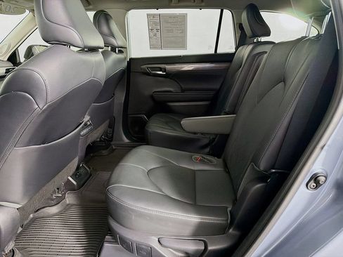 Certified 2021 Toyota Highlander Platinum FWD image 35