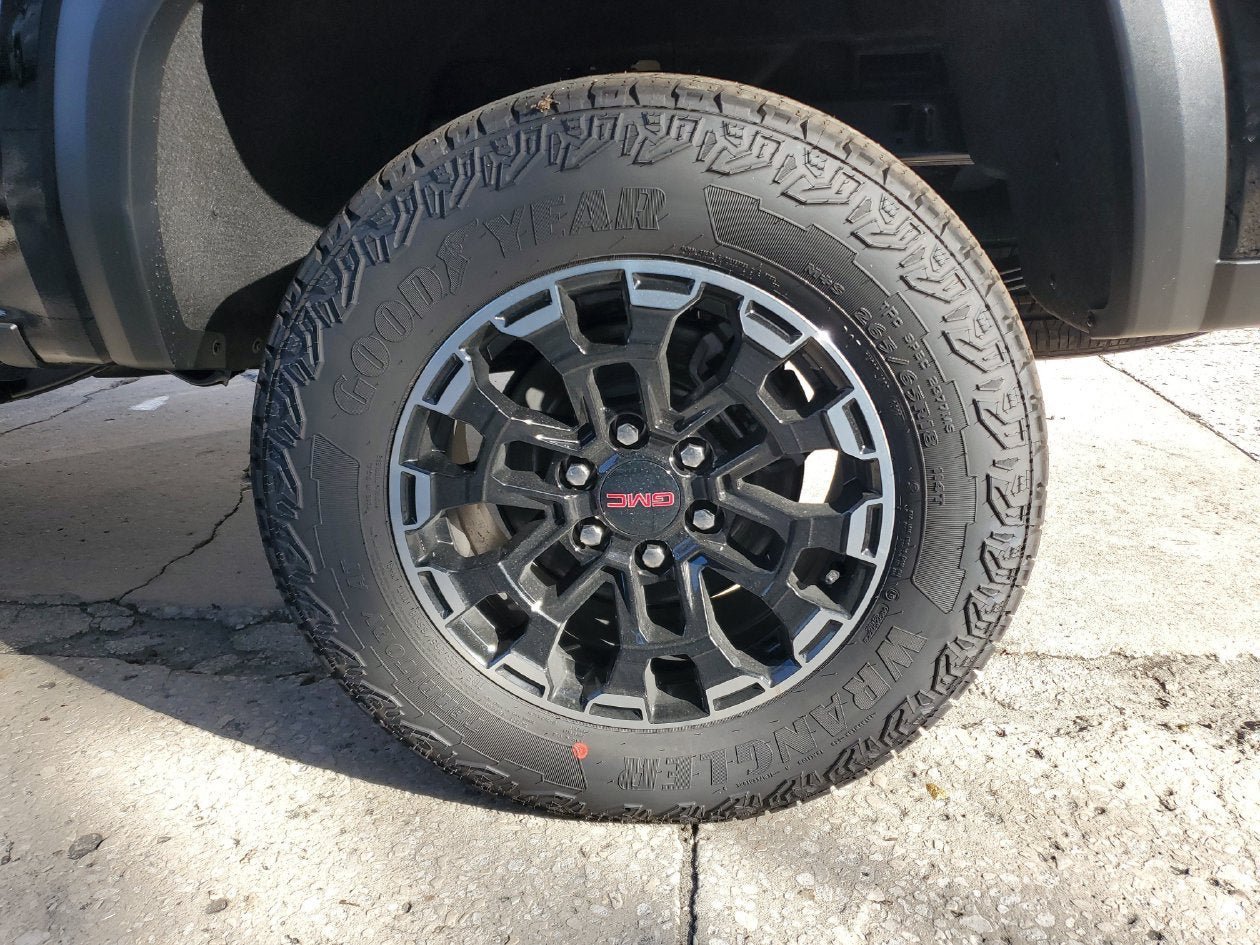 New 2026 GMC Canyon AT4 w/ AT4 Premium Package AWD/4WD image 6