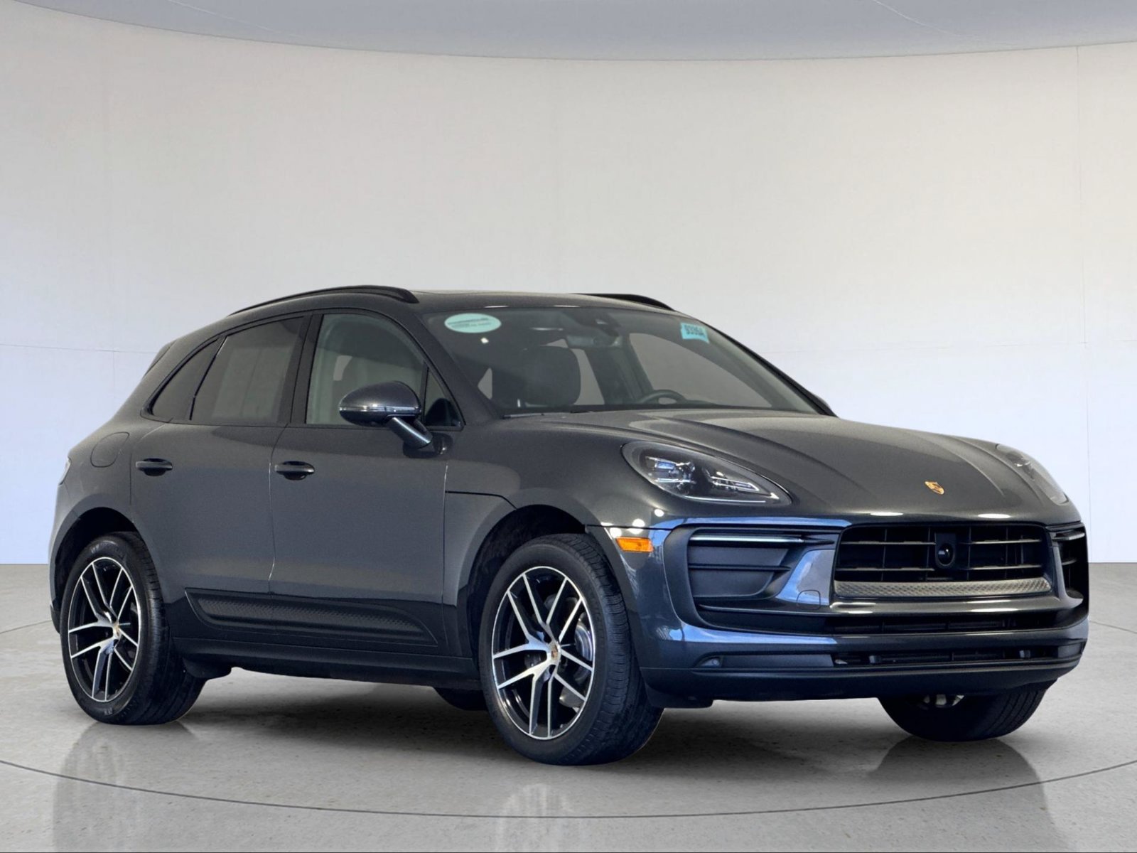 Certified 2024 Porsche Macan AWD/4WD image 10