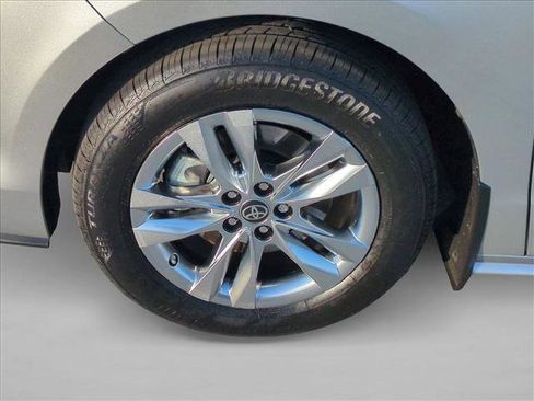 Used 2024 Toyota Sienna XLE w/ XLE Plus Package FWD image 27