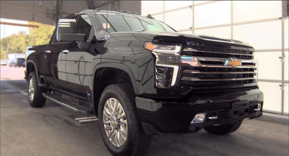 Used 2022 Chevrolet Silverado 2500 High Country AWD/4WD image 2