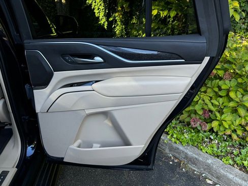 Used 2023 Cadillac Escalade Premium Luxury w/ Performance Package image 21