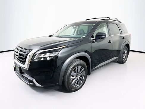 Used 2023 Nissan Pathfinder SV w/ SV Premium Package AWD/4WD image 3