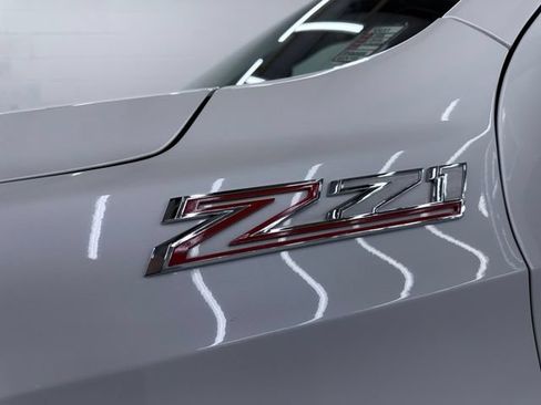 Used 2025 Chevrolet Suburban Z71 AWD/4WD image 9