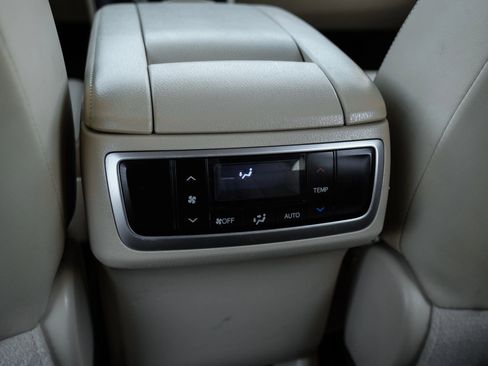 Used 2015 Toyota Highlander XLE FWD image 36