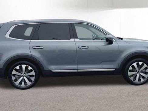 Used 2022 Kia Telluride EX w/ EX Premium Package FWD image 11