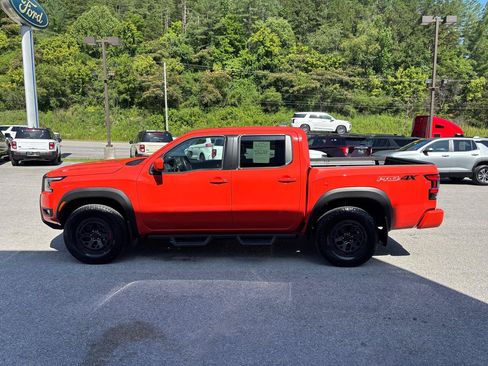 Used 2025 Nissan Frontier PRO-4X w/ Pro Convenience Package AWD/4WD image 2