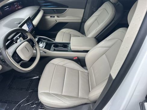 Certified 2024 Lincoln Nautilus Premier image 17