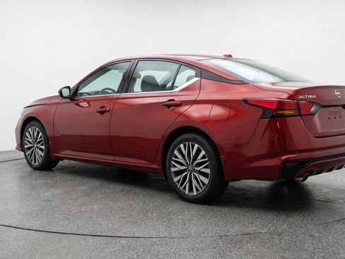 Used 2025 Nissan Altima 2.5 SV FWD image 6