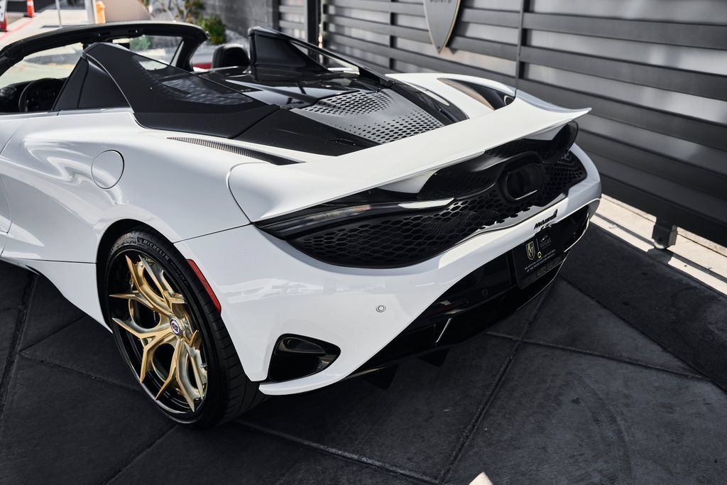 Used 2025 McLaren 750S Spider RWD image 11