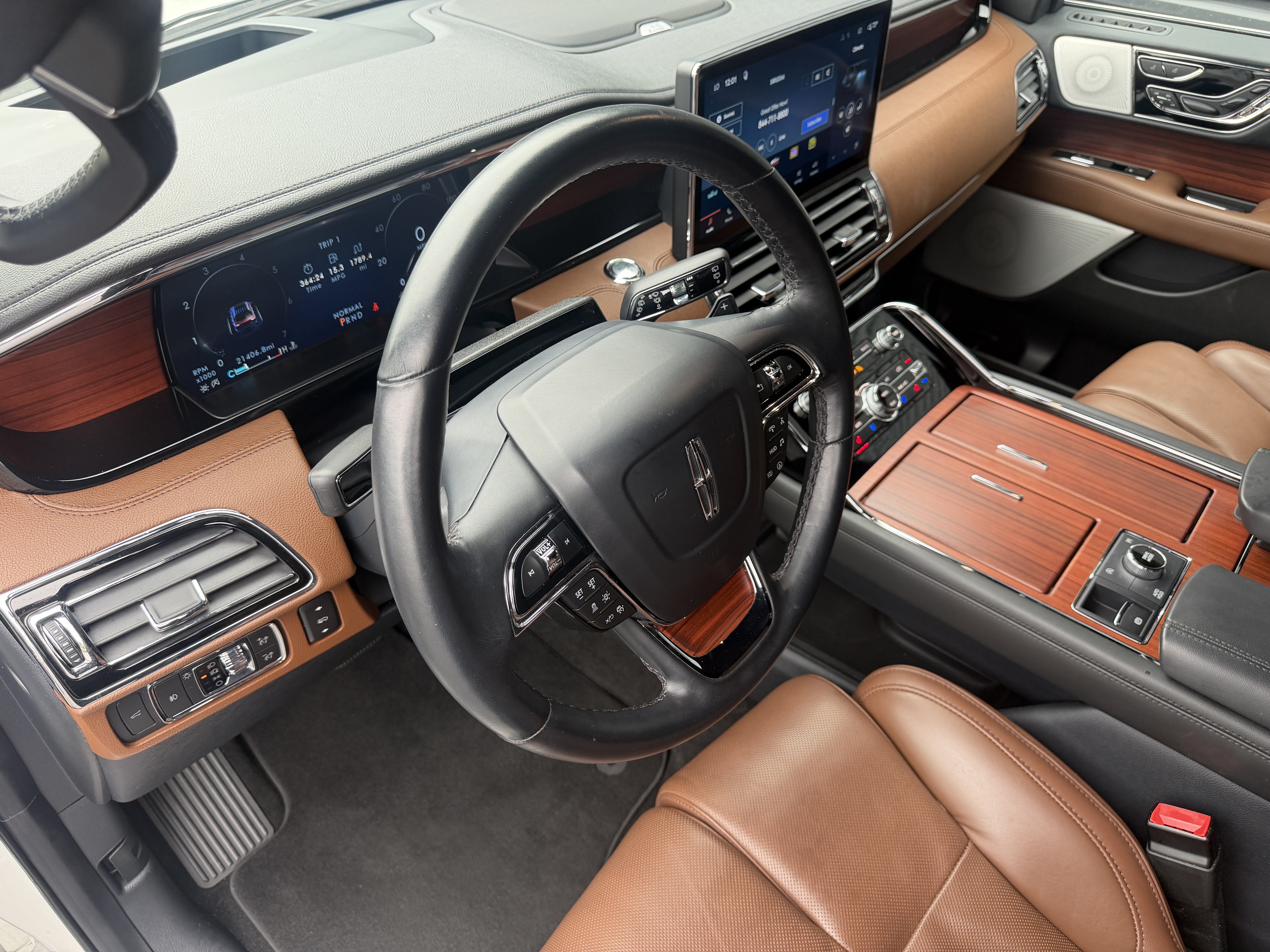 Used 2022 Lincoln Navigator Reserve AWD/4WD image 4