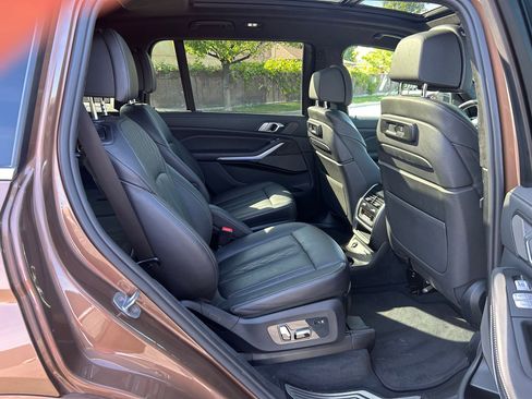 Used 2020 BMW X7 xDrive40i w/ Premium Package AWD/4WD image 27
