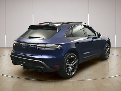 Certified 2025 Porsche Macan AWD/4WD image 25