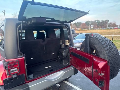 Used 2012 Jeep Wrangler Sahara image 9