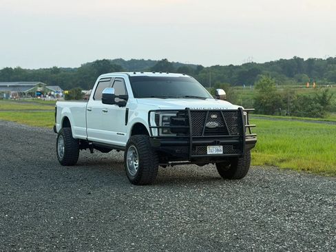 Used 2017 Ford F350 Platinum w/ Platinum Ultimate Package AWD/4WD image 2