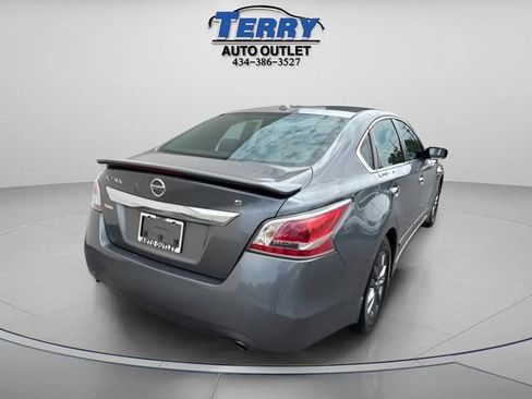 Used 2015 Nissan Altima 2.5 S w/ Sport Value Package FWD image 4