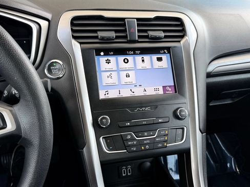 Used 2019 Ford Fusion SE FWD image 29