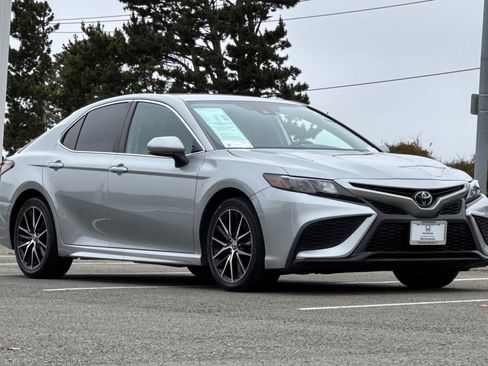 Used 2021 Toyota Camry SE FWD image 6