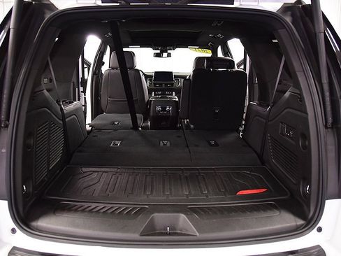 Used 2021 GMC Yukon SLT w/ SLT Premium Package image 34