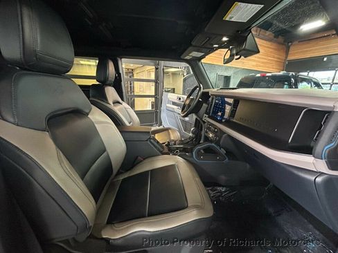 Used 2023 Ford Bronco Wildtrak AWD/4WD image 18
