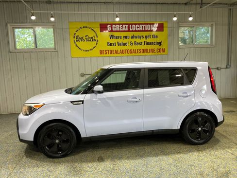 Used 2016 Kia Soul w/ Convenience Package FWD image 2