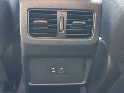 Used 2023 Nissan Rogue SV AWD/4WD image 13