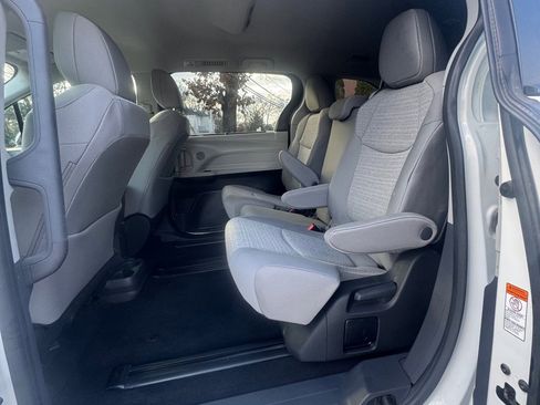 Used 2024 Toyota Sienna LE image 13