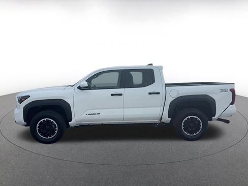 Used 2024 Toyota Tacoma TRD Off-Road AWD/4WD image 9