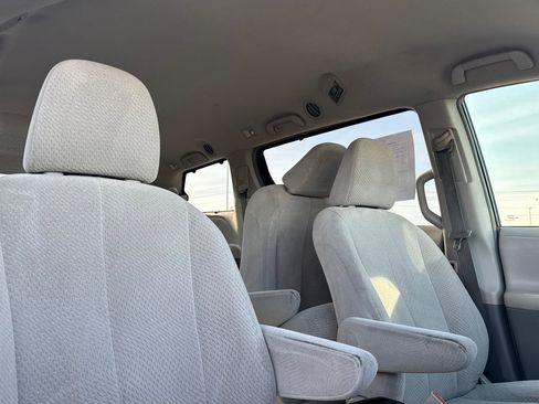 Used 2013 Toyota Sienna LE image 15