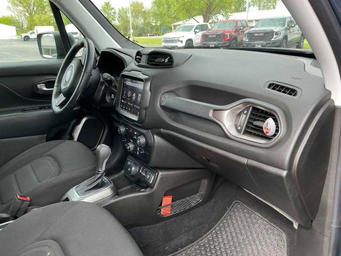 Used 2022 Jeep Renegade Latitude w/ Convenience Group AWD/4WD image 24