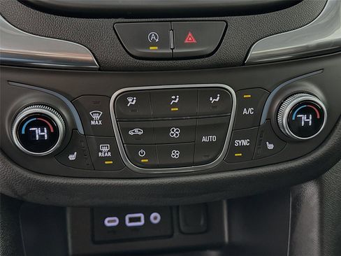 Used 2024 Chevrolet Equinox LT image 16