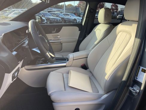 Certified 2025 Mercedes-Benz GLA 250 image 16