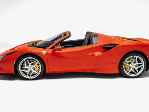 Used 2022 Ferrari F8 Tributo RWD image 6
