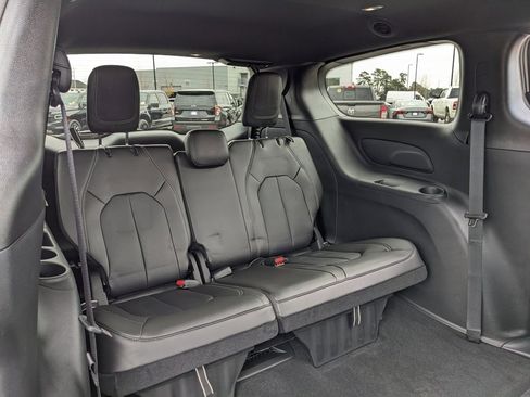 Certified 2026 Chrysler Pacifica Select w/ S Appearance Package image 45