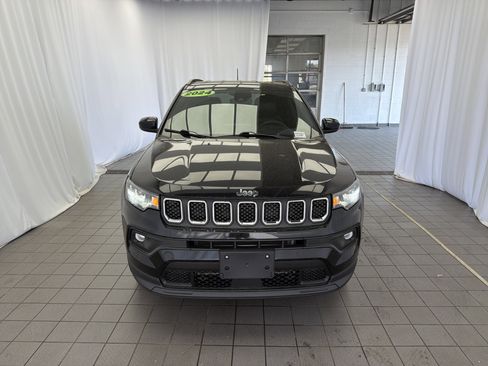 Used 2024 Jeep Compass Latitude AWD/4WD image 2
