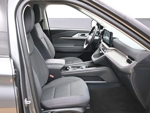 Used 2025 Ford Explorer Active RWD image 41