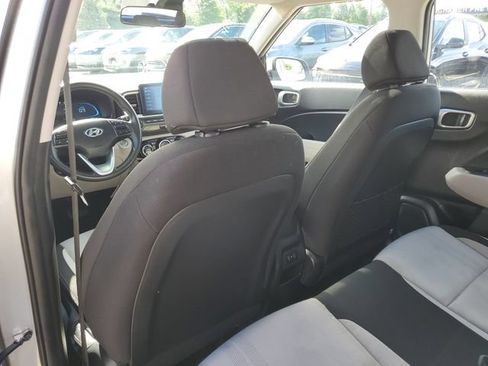 Used 2026 Hyundai Venue SEL FWD image 29